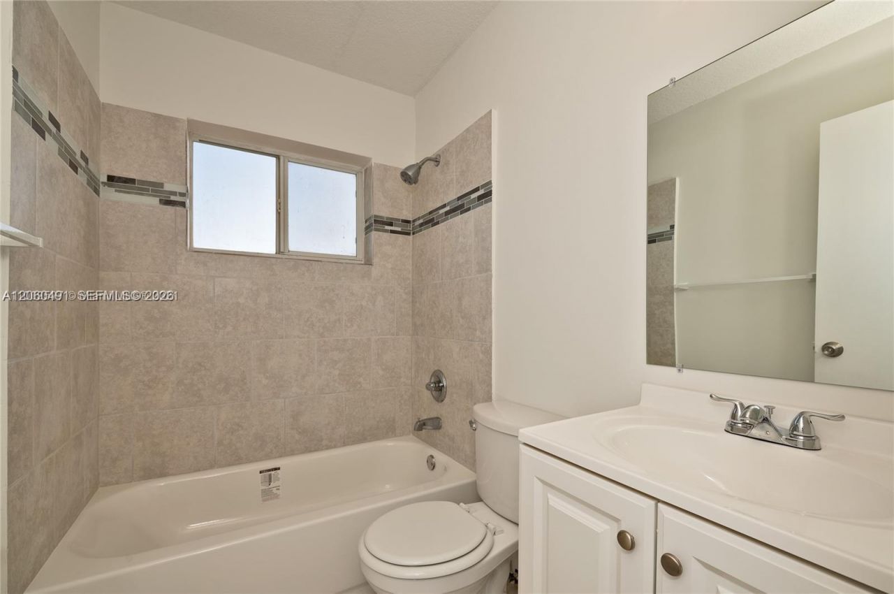 2330 NW 11th St, Unit 47, Miami, FL 33125 Photo