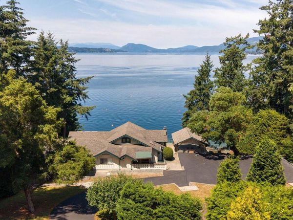 9556 Ardmore Dr , North Saanich, BC V8L 5H3