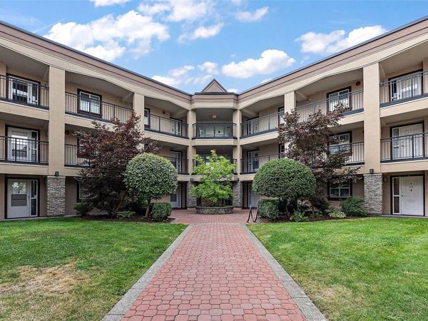 3969 Shelbourne St, Unit #212, Saanich, BC V8N 6J5