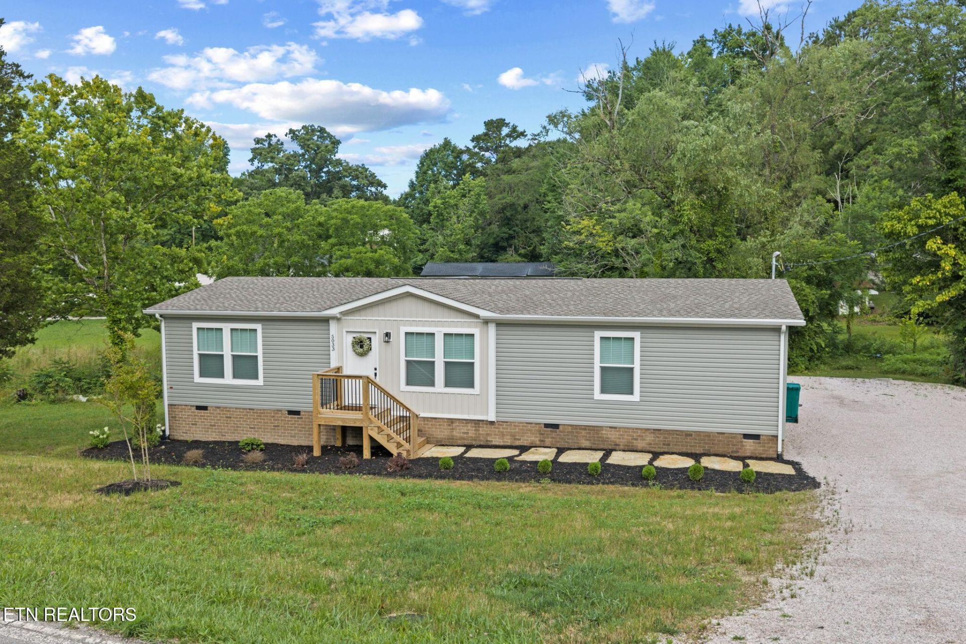 5033 Crippen Rd, Knoxville, TN 37918 Main Photo