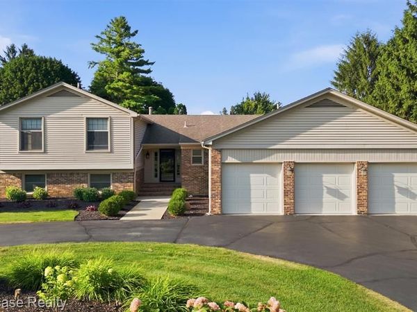 3260 Ravinewood Drive, Commerce Township, Mi 48382