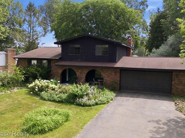 903 Beachway Drive, White Lake Twp, MI 48383