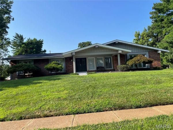 14316 Markham Lane , Chesterfield, MO 63017