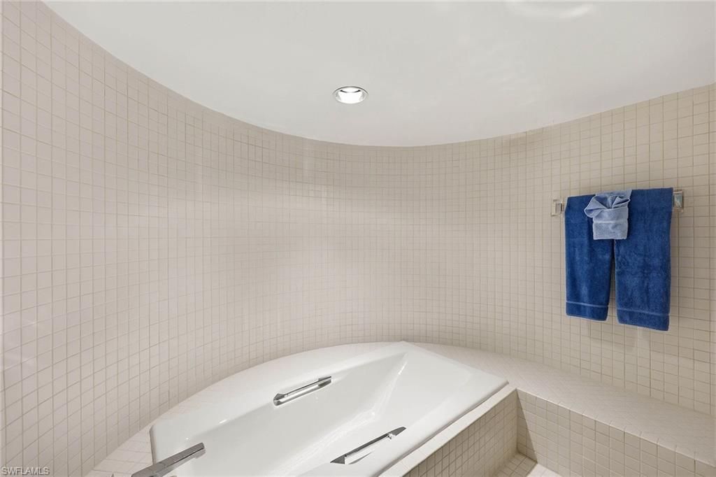 4751 Gulf Shore Blvd N, Unit 1408, Naples, FL 34103 Photo