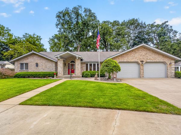 1023 Hawthorne Drive , Columbus, IN 47203