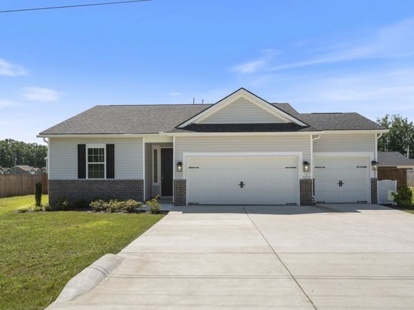 705 Chestnut Bnd , Dickson, TN 37055