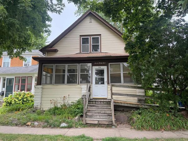 734 Hamline Avenue N, Saint Paul, MN 55104