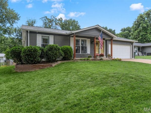 17 Debbie Drive , St Peters, MO 63376