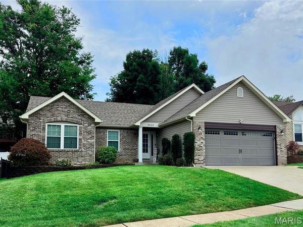 1513 Hawkins Corners Drive, Fenton, MO 63026