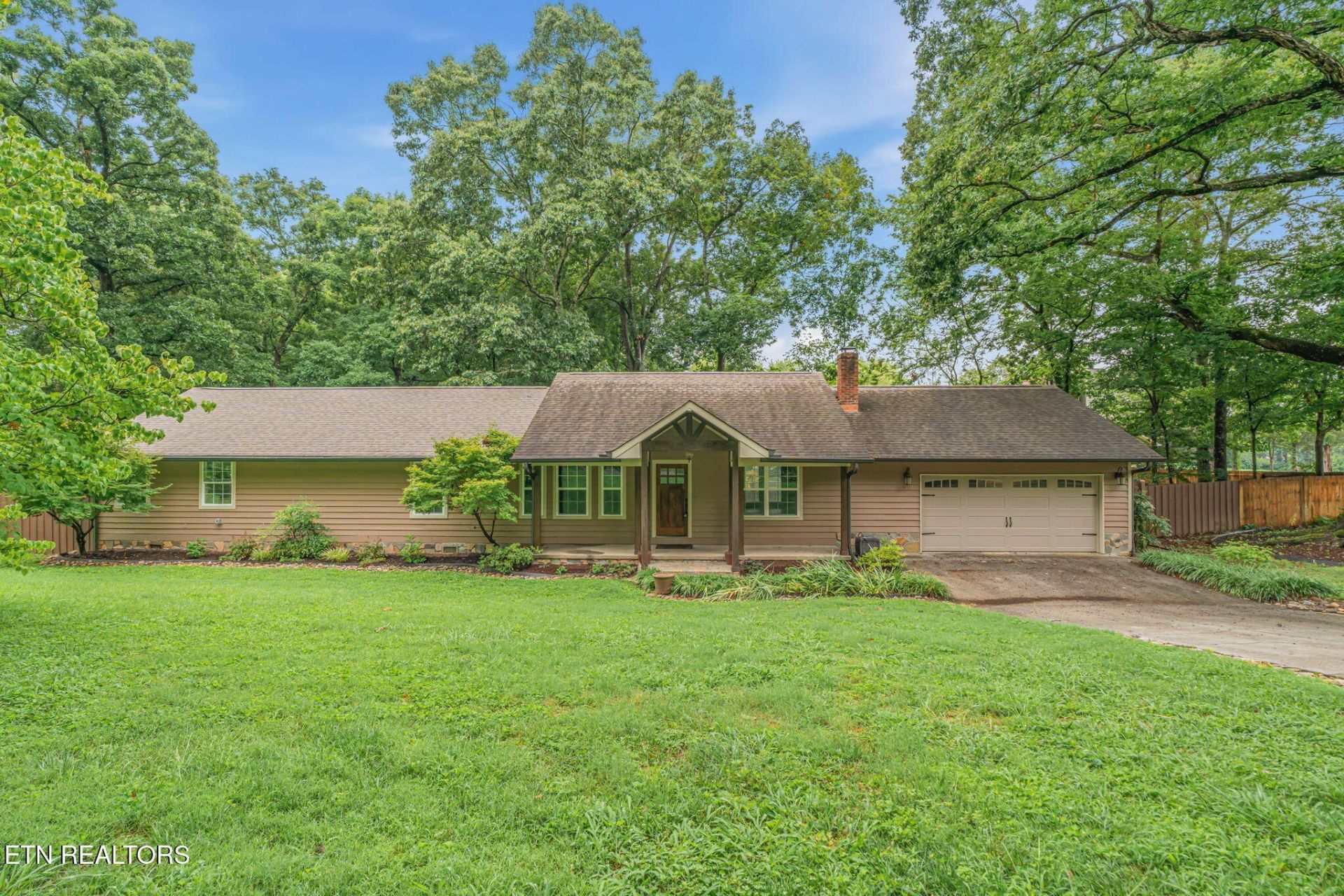 1601 Garland Rd, Knoxville, TN 37922 Main Photo