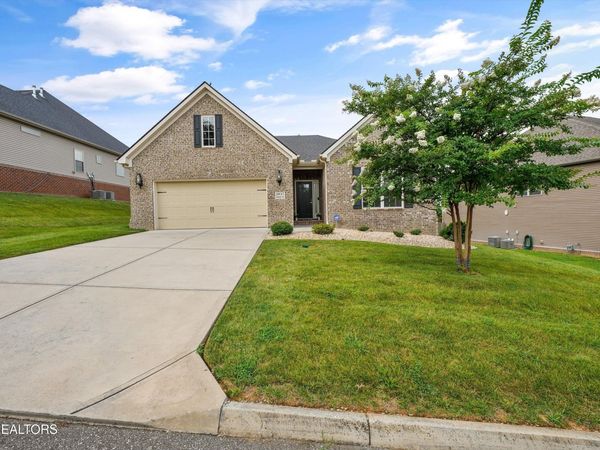 2037 Wooded Mountain Lane, Knoxville, TN 37922