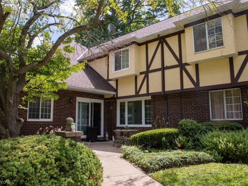 8240 Deepwood Boulevard, Unit 7-11, Mentor, OH 44060 Photo 1
