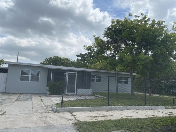 1751 LAUDERDALE MANOR Drive, Fort Lauderdale, FL 33311