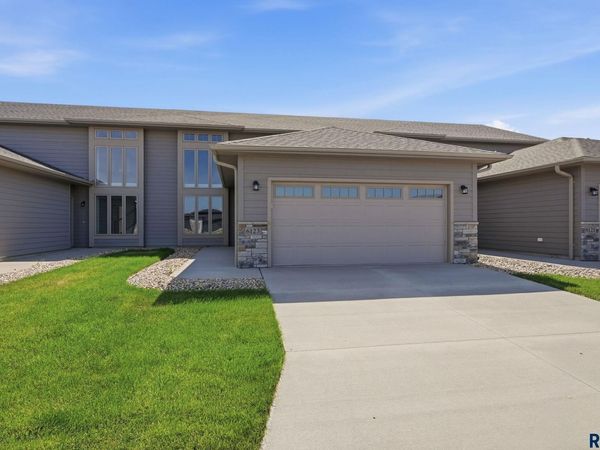 6123 S Bison Pl, Sioux Falls, SD 57108