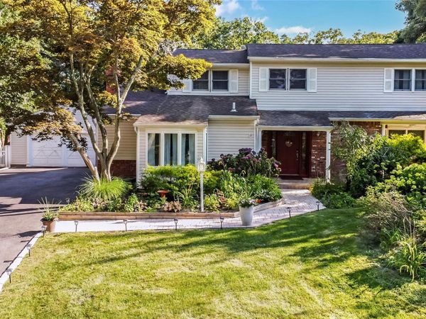 6 Marlon Lane, Hauppauge, NY 11788
