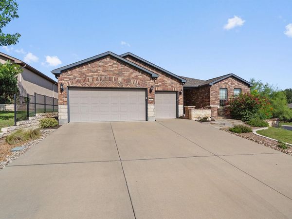 105 Duck Creek LN , Georgetown, TX 78633