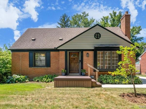 1896 Banbury Street , Birmingham, MI 48009