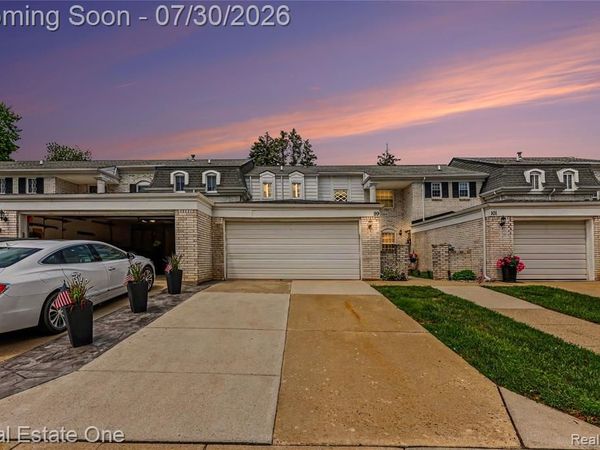 99 Manor Way, Rochester Hills, MI 48309
