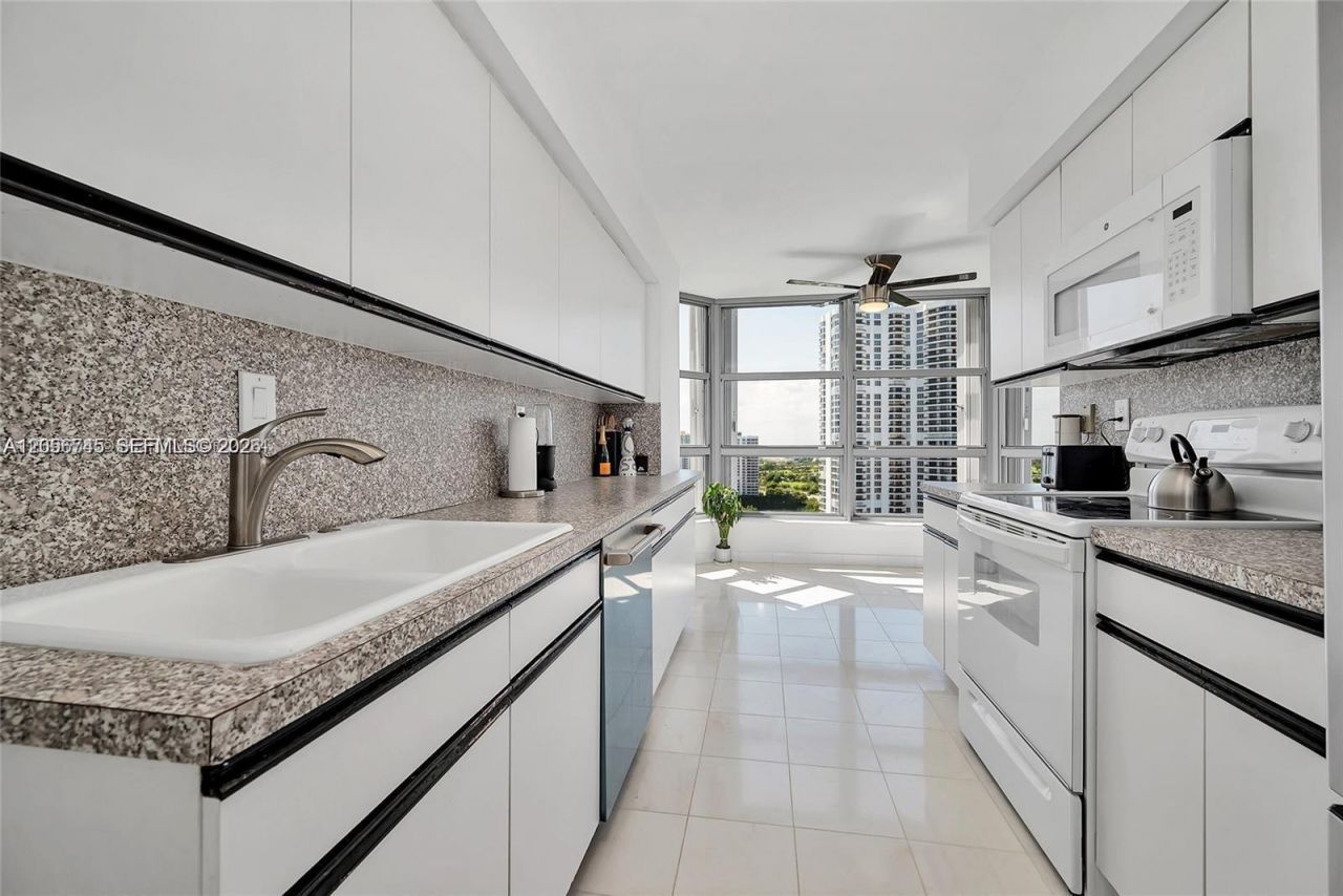 19101 NE 36th Ct, Unit 2206, Aventura, FL 33180 Photo
