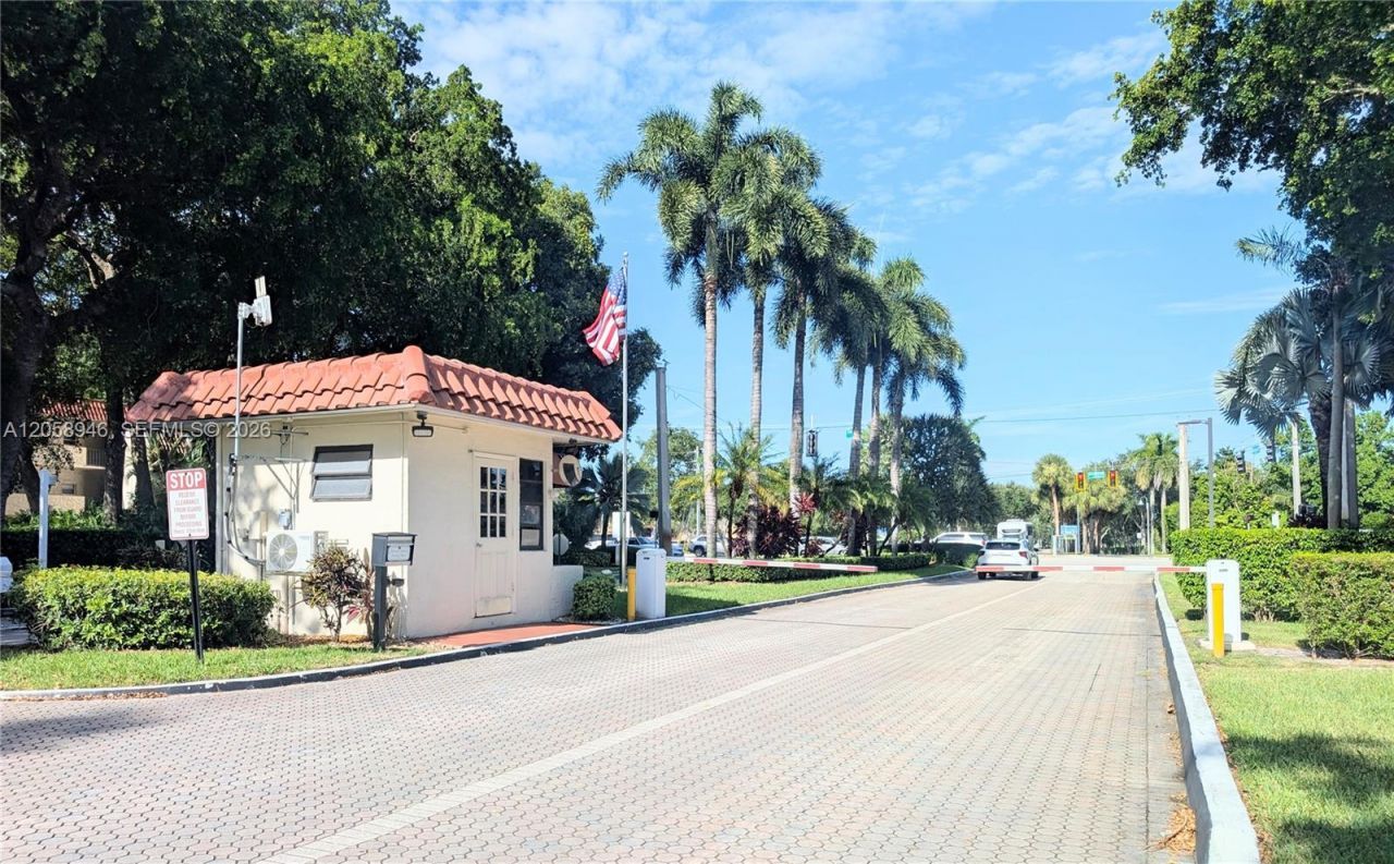 820 S Hollybrook Dr, Unit 303, Pembroke Pines, FL 33025 Photo