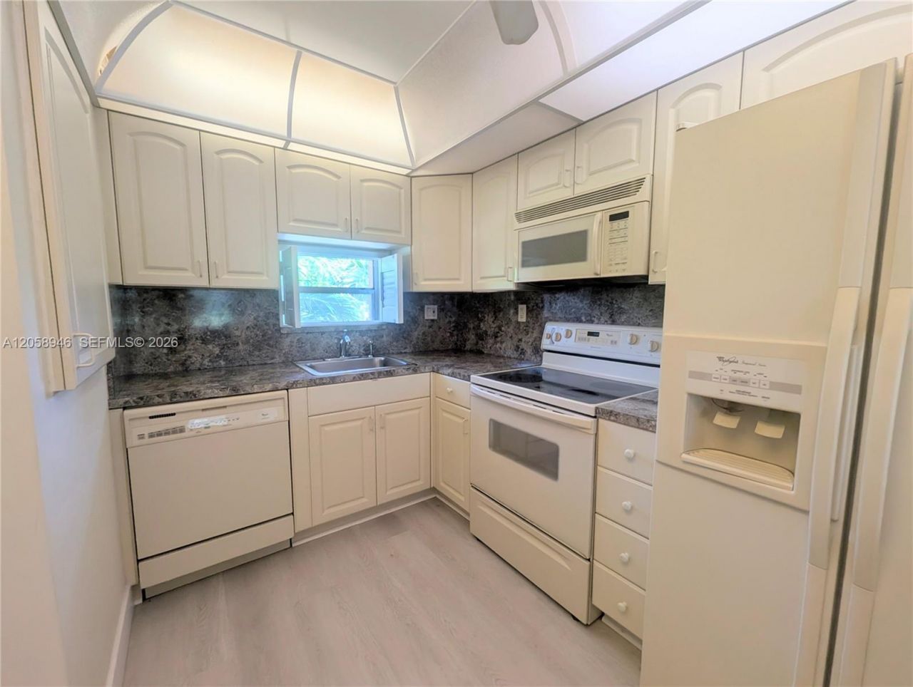820 S Hollybrook Dr, Unit 303, Pembroke Pines, FL 33025 Photo