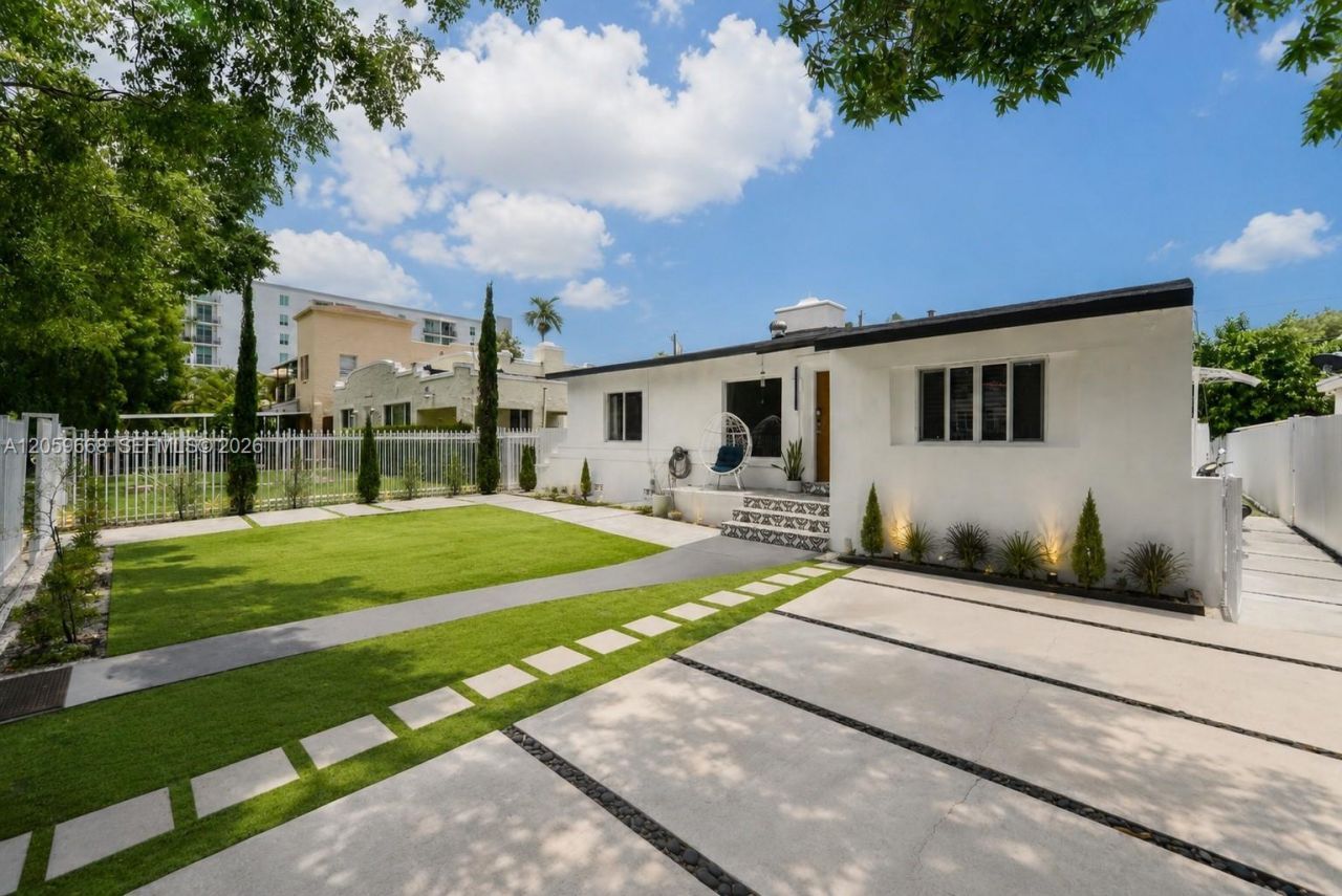 2260 SW 5th St , Miami, FL 33135 Photo