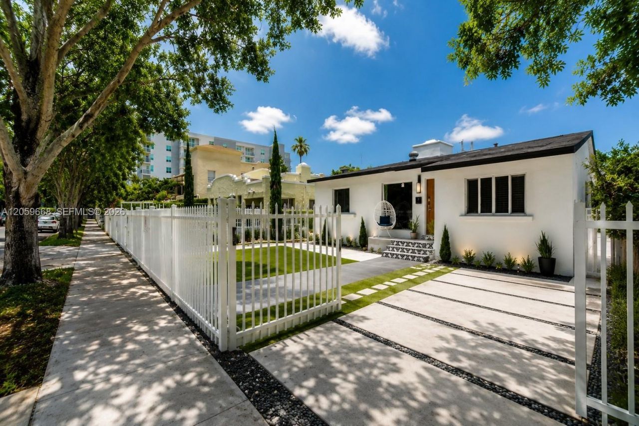2260 SW 5th St , Miami, FL 33135 Photo