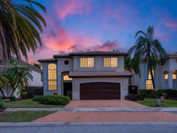 15615 SW 95th Ln , Miami, FL 33196