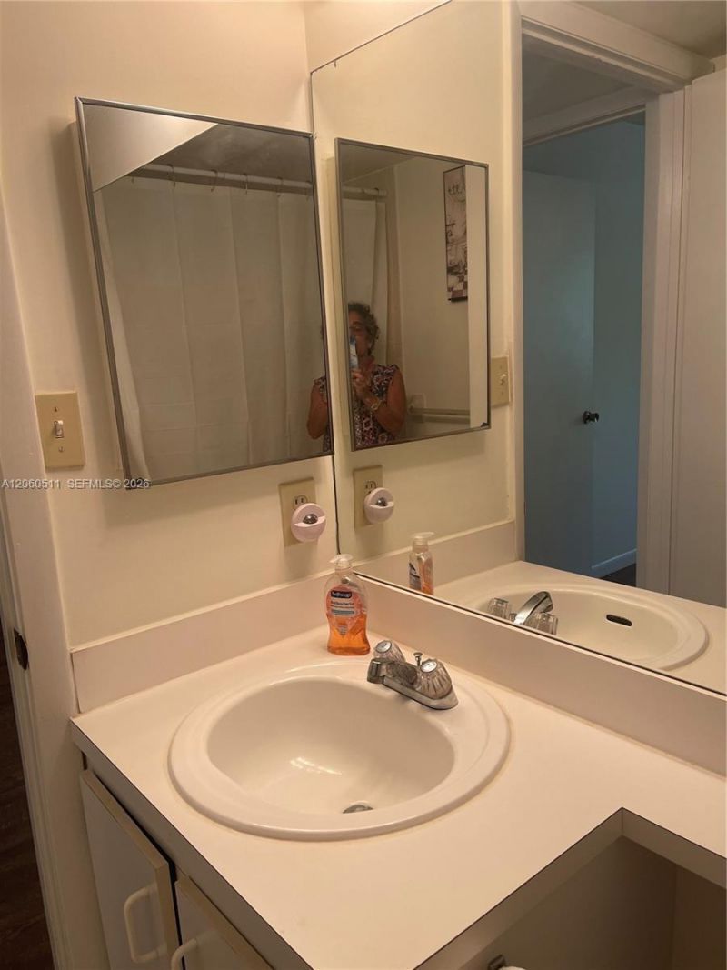 510 S Park Rd, Unit 22-10, Hollywood, FL 33021 Photo