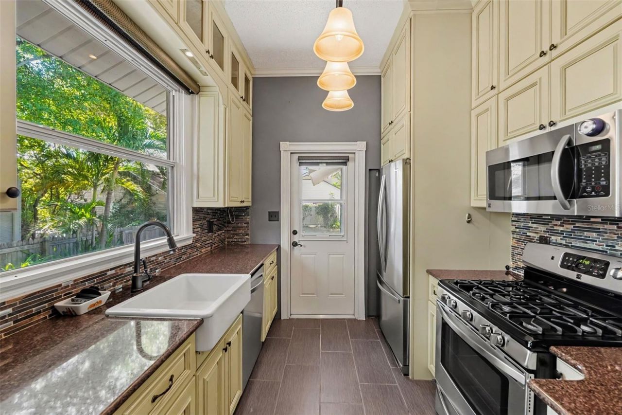 450 13th Avenue N, Saint Petersburg, FL 33701 Photo