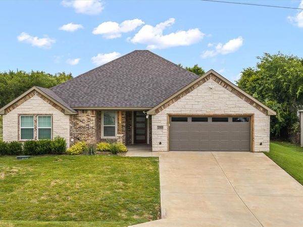 3209 Christine Drive , Granbury, TX 76048