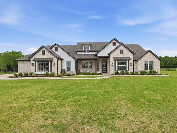 300 Waterview Drive , Gunter, TX 75058