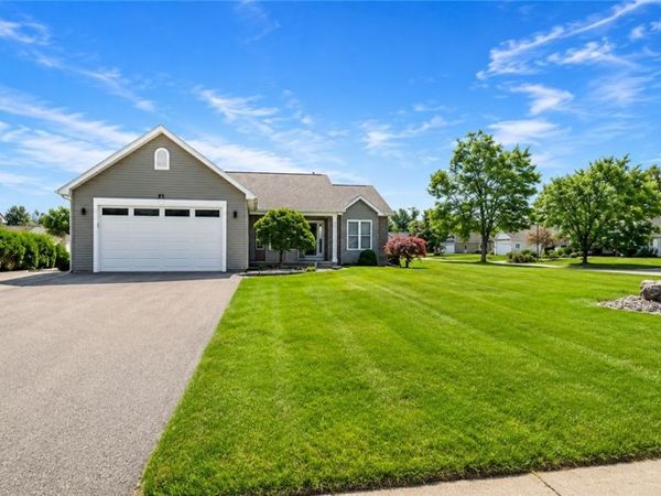 81 Venetia View Circle, Greece, NY 14626
