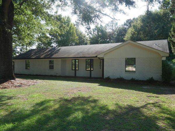 1501 Azalea Dr., Waynesboro, MS 39367