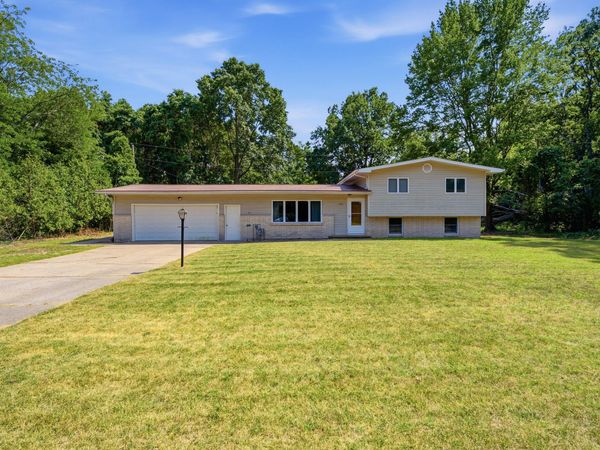 2580 Locust Lane, Stevensville, MI 49127