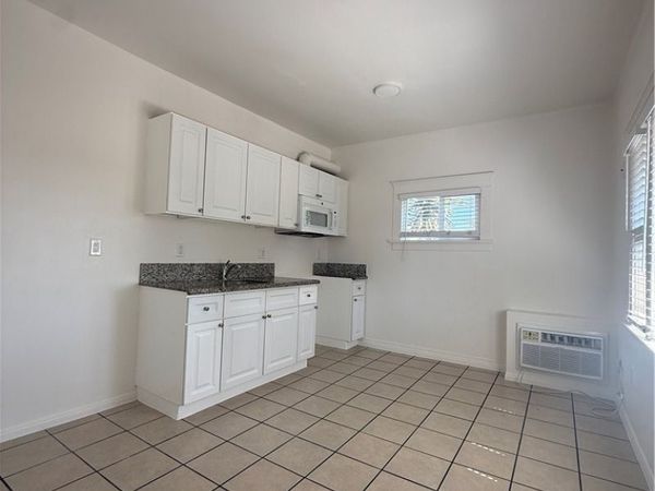 1085 Hoffman Avenue, Unit 11, Long Beach, CA 90813