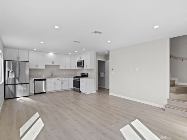 7318 Leescott Avenue, Lake Balboa, CA 91406