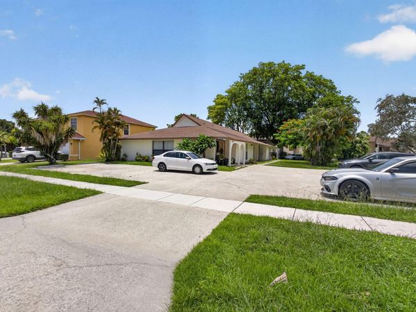 12395 Peconic Court, Wellington, FL 33414