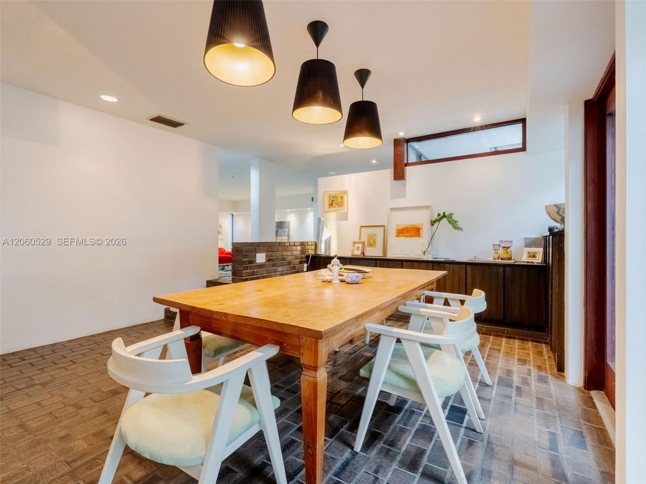 2250 NE 201st St, Miami, FL 33180 Photo