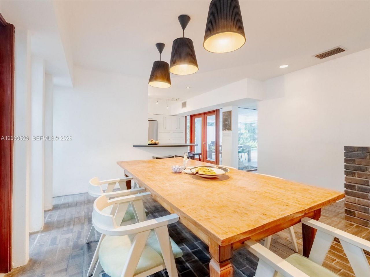 2250 NE 201st St, Miami, FL 33180 Photo