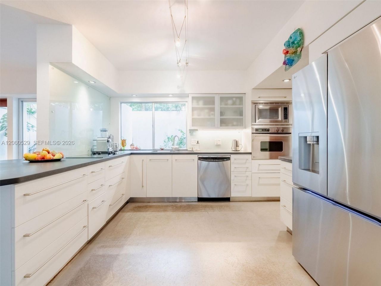2250 NE 201st St, Miami, FL 33180 Photo