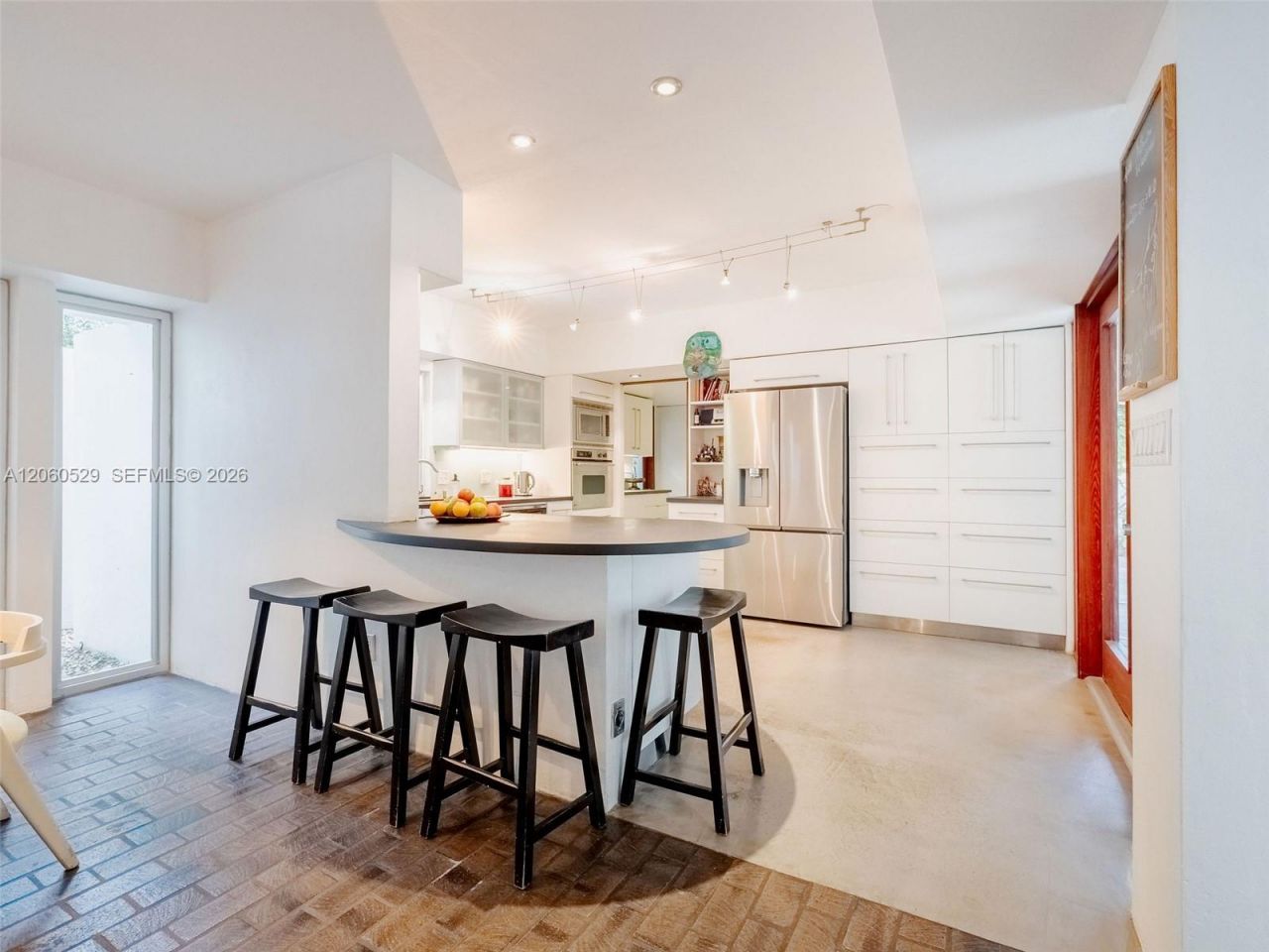 2250 NE 201st St, Miami, FL 33180 Photo