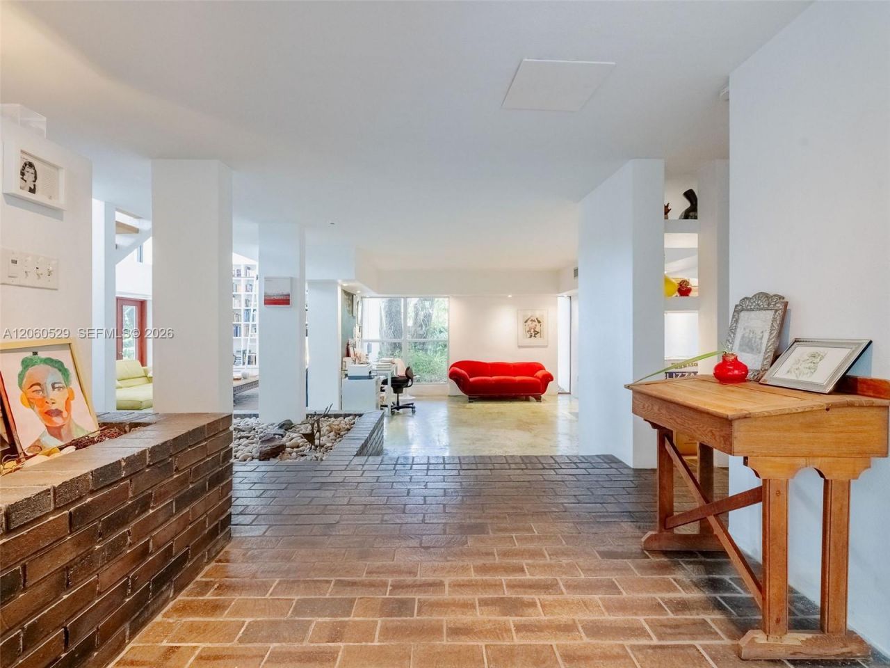 2250 NE 201st St, Miami, FL 33180 Photo