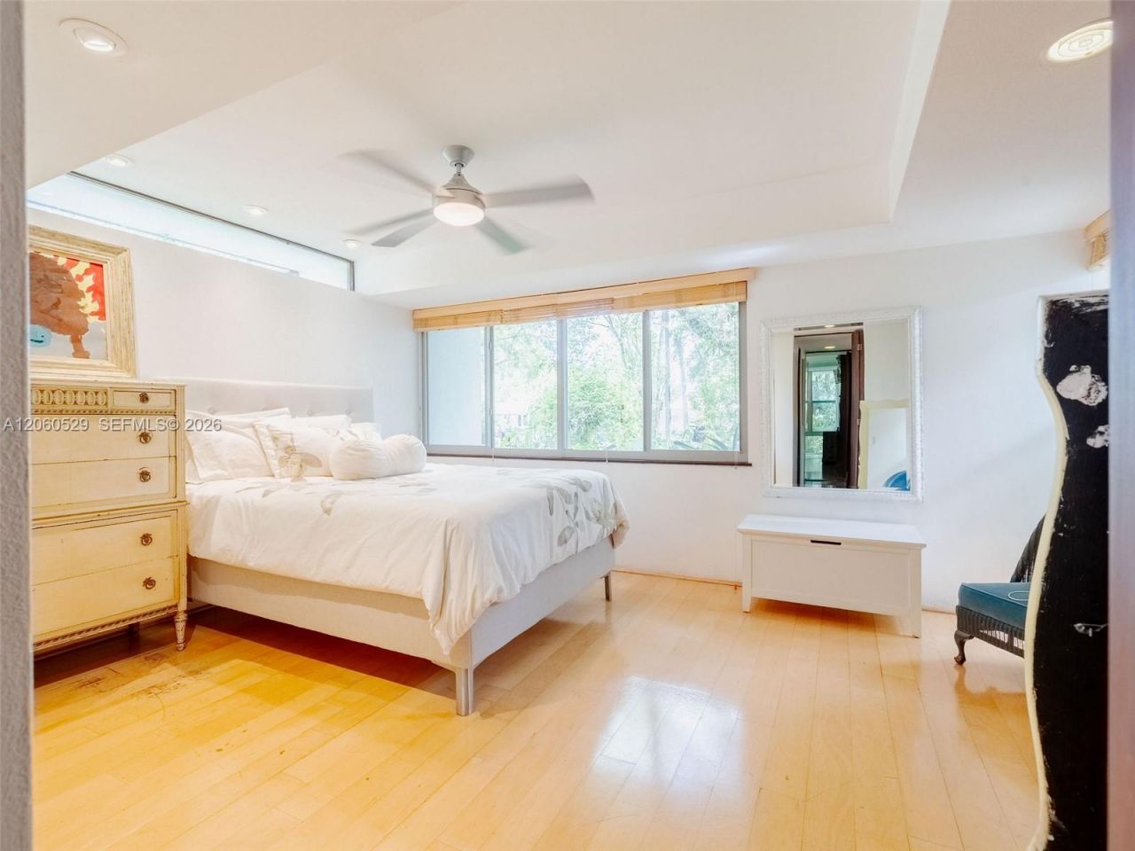 2250 NE 201st St, Miami, FL 33180 Photo