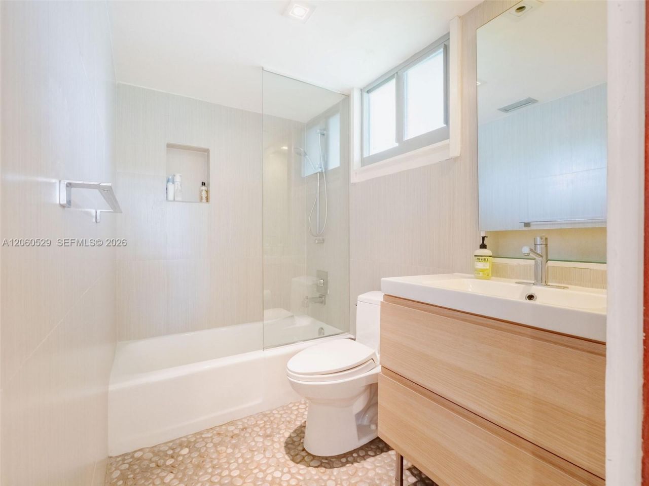 2250 NE 201st St, Miami, FL 33180 Photo