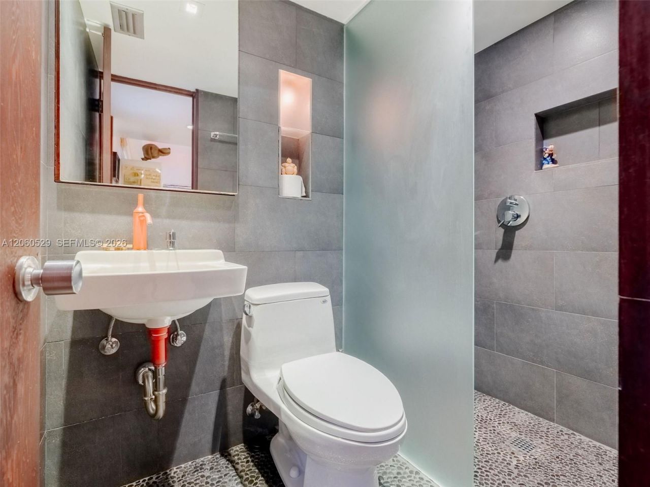 2250 NE 201st St, Miami, FL 33180 Photo