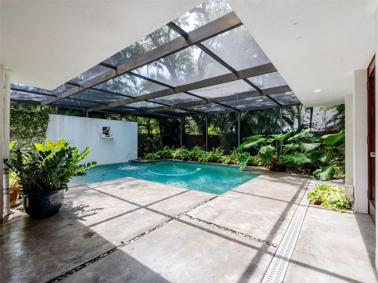 2250 NE 201st St, Miami, FL 33180 Photo
