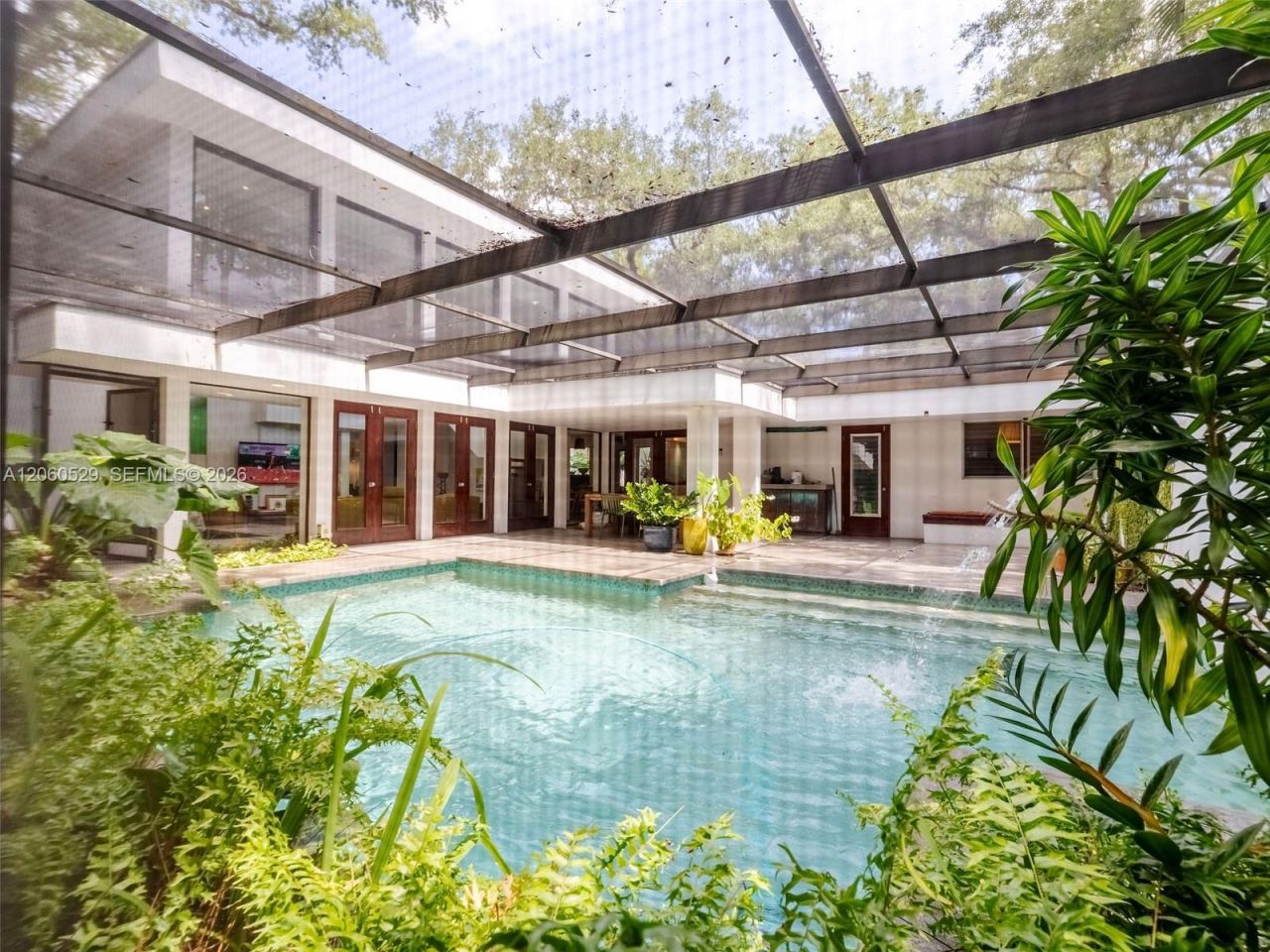 2250 NE 201st St, Miami, FL 33180 Photo