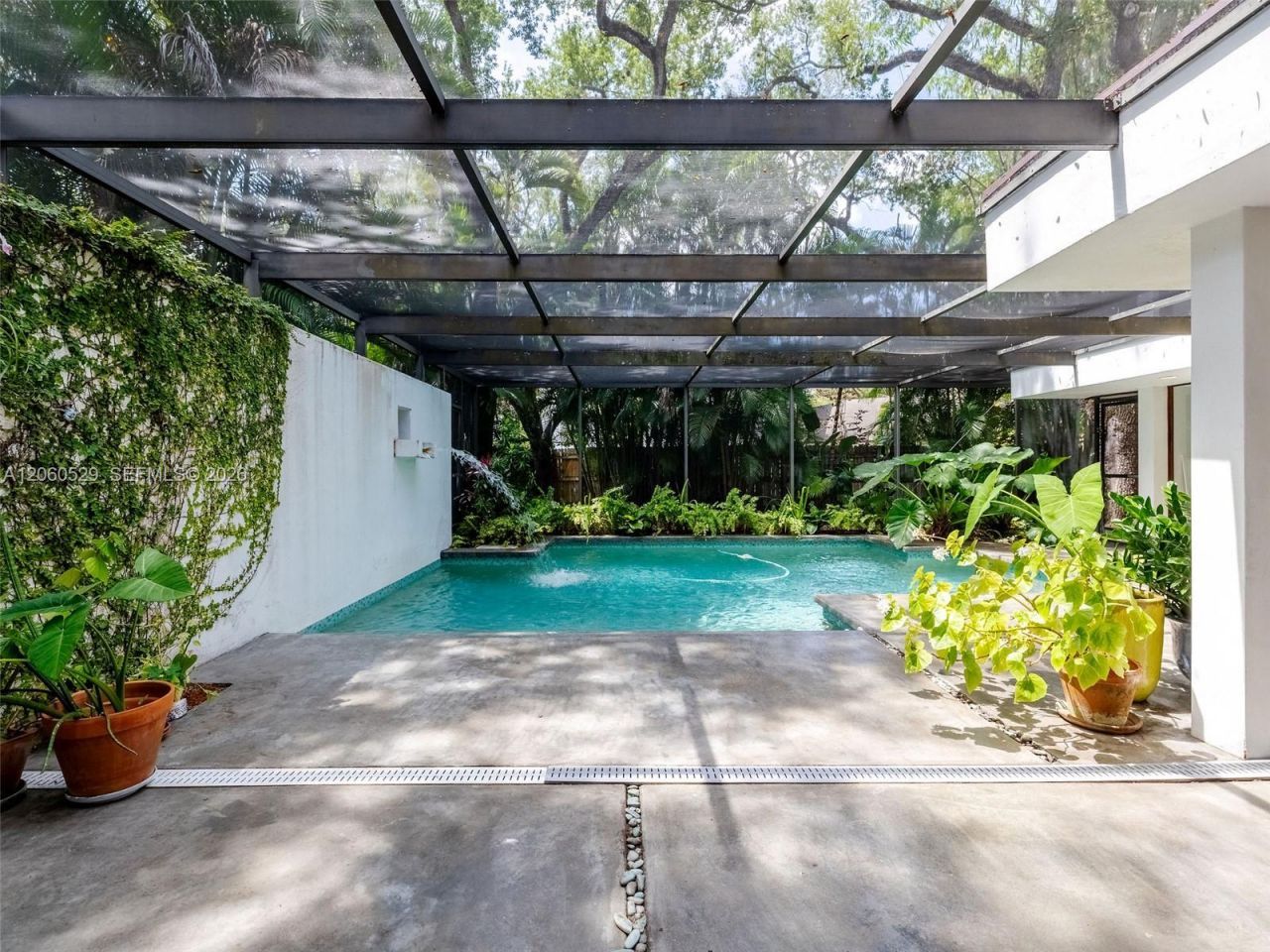 2250 NE 201st St, Miami, FL 33180 Photo