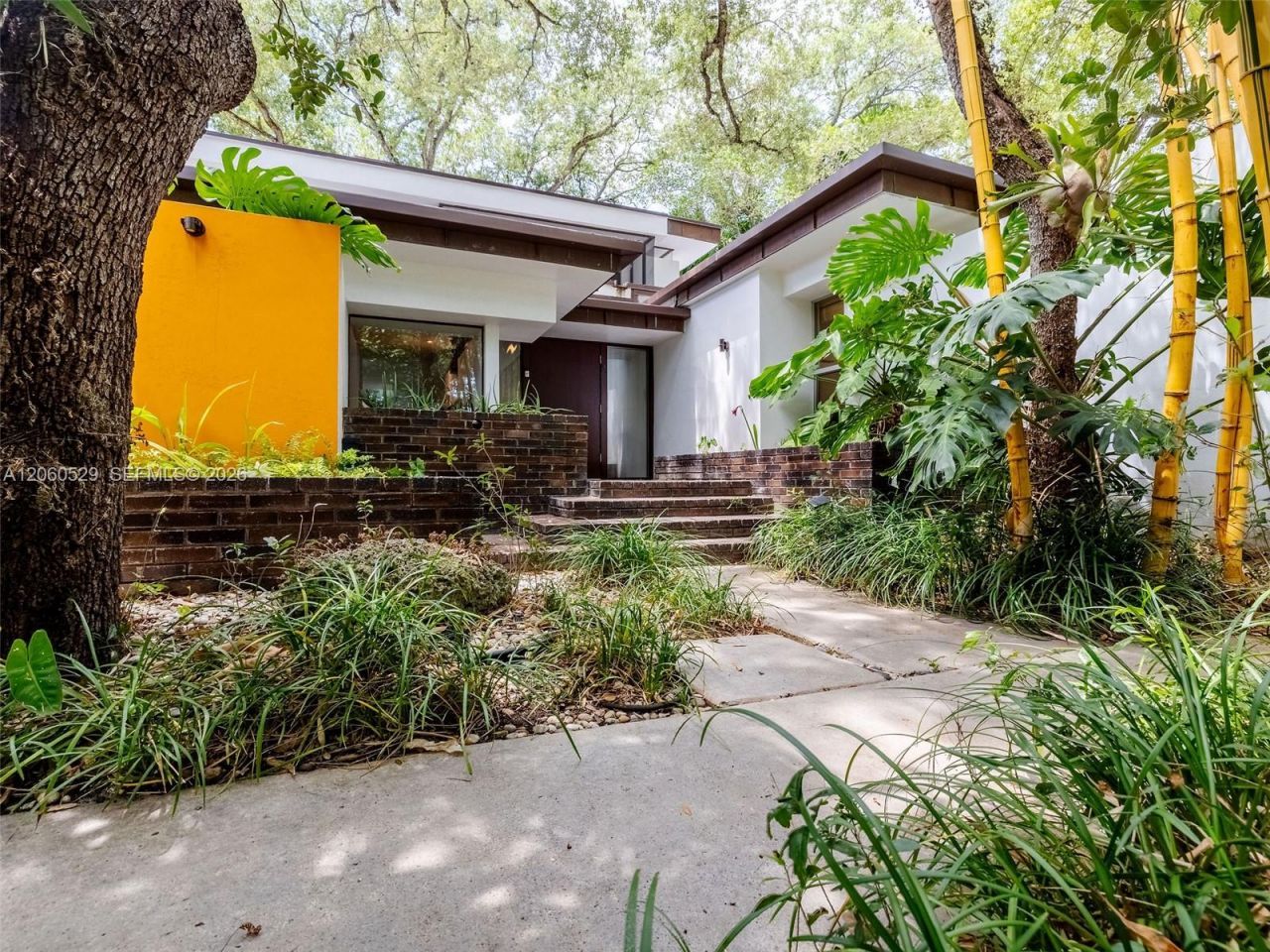 2250 NE 201st St, Miami, FL 33180 Photo